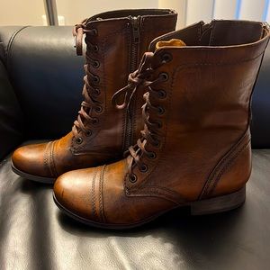 Steve Madden Troopa boot in brown w/cognac and distressed black colors.